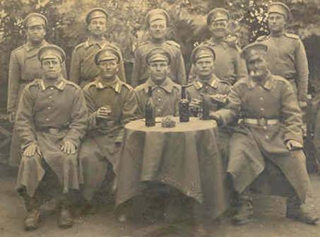 Групповое фото лейбгвардейцев Петроградского полка